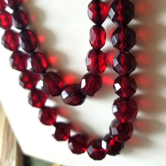 CHERRY RED AMBER faceted graduated bead VINTAGE NECKLACES 2 separate strands - Picture 4 of 7